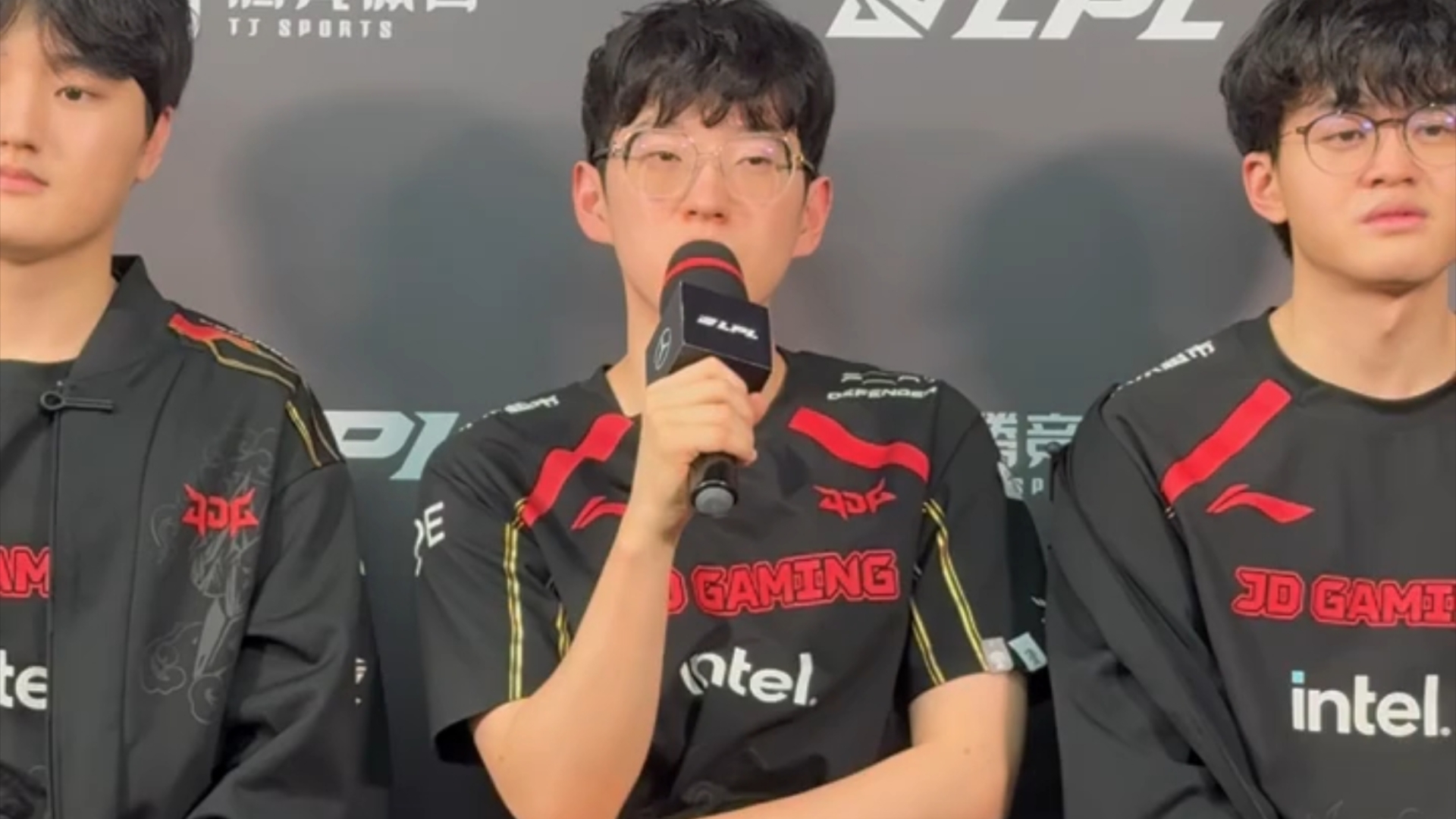  Scout回归赛场，出色防守首场状态亮眼，湖人观众沸腾！